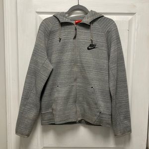 Nike lightweight zippered jacket with hood